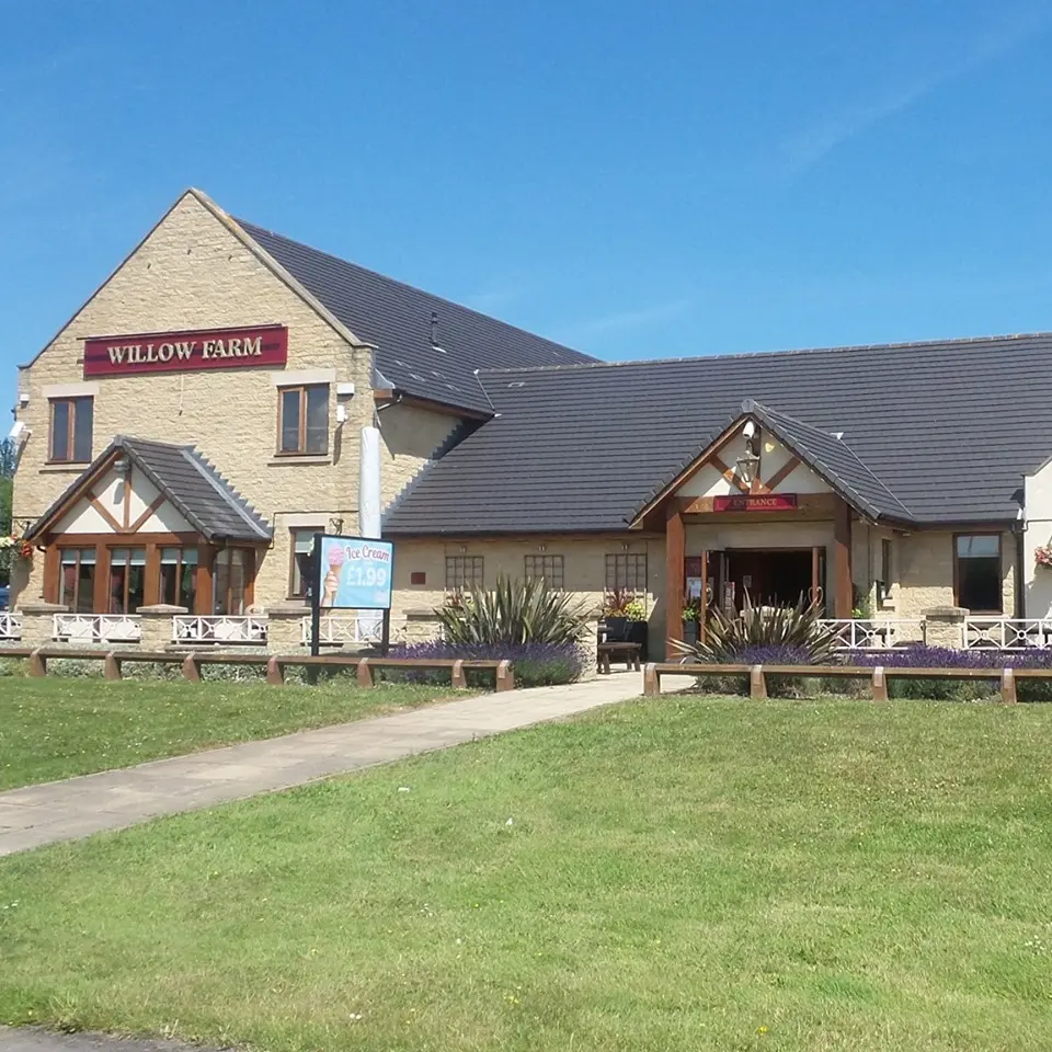 Willow Farm - Dining & Carvery - Image 2