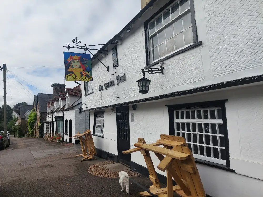 The Queens Head Public House - Image 1